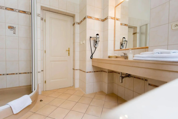Ontario Hotel Garni