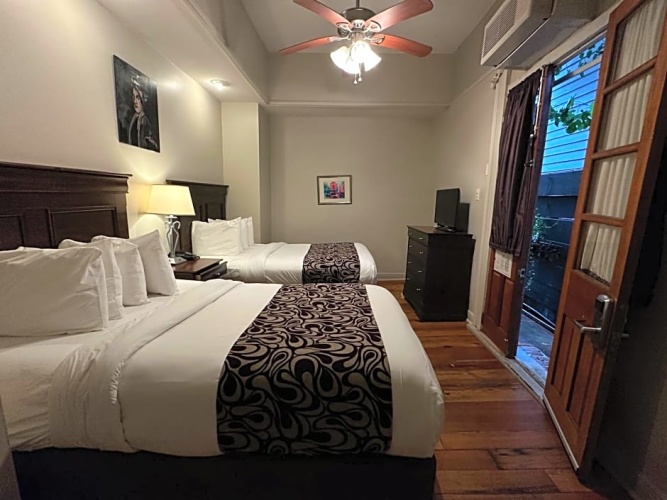 Deluxe Quadruple room