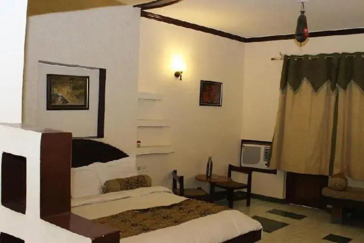 Kanwhizz Hum Tum Resort