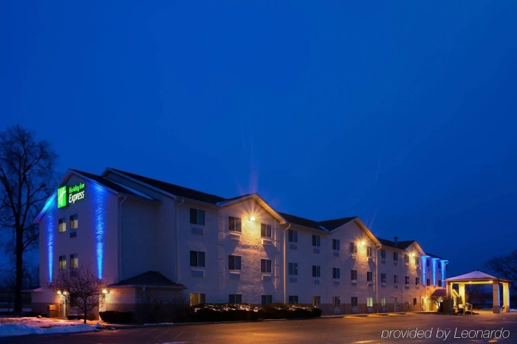 Baymont by Wyndham Galesburg