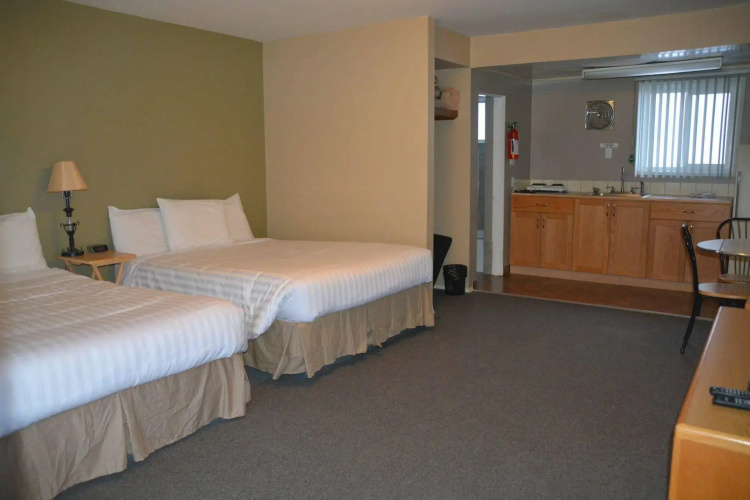 Ray Lyn Motel