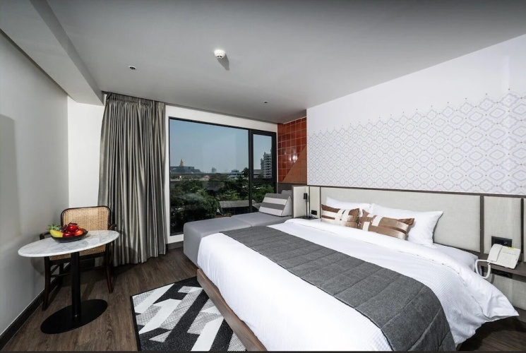 We Hotel Riverfront
