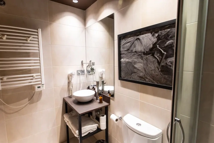 Economy room