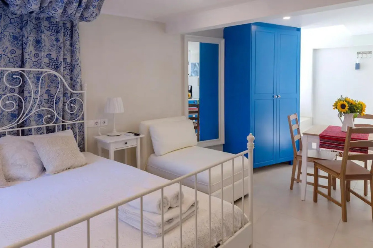 BLUE and WHITE apartment vipgreece