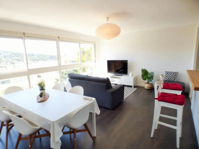 2 Bedrooms Apartment