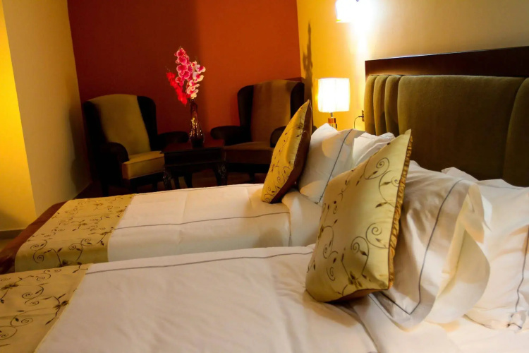 Queen Plaza Hotel