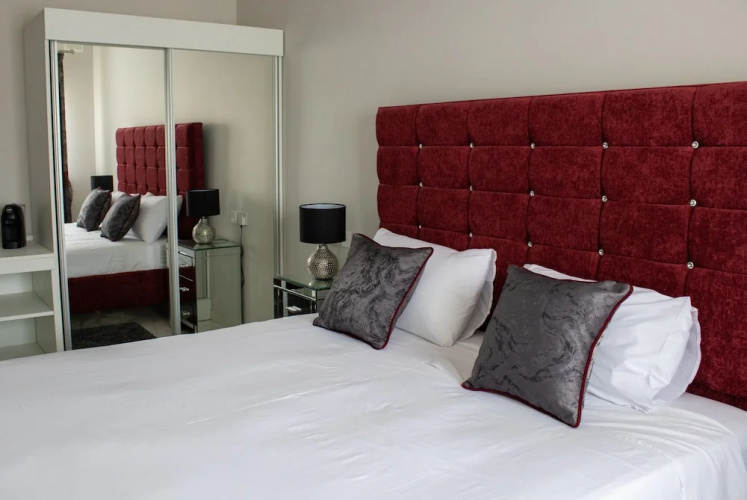 100 Boutique Living