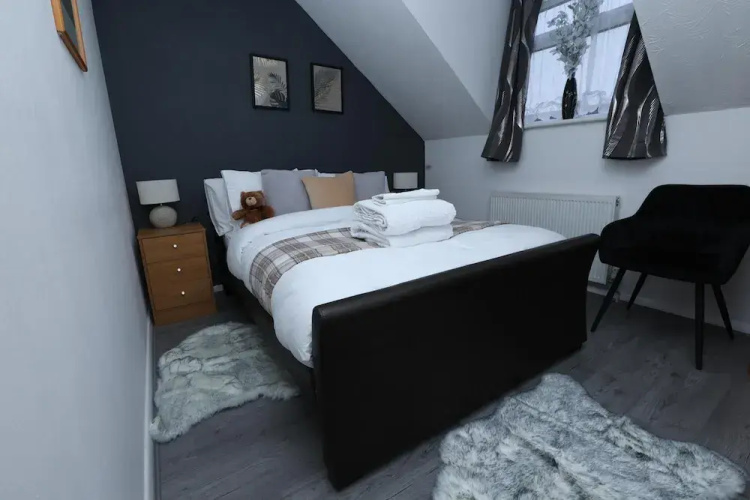 Beautiful 4-bed House in Erith