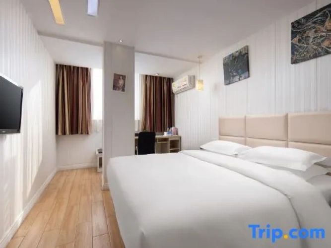 Standard Double room with city view