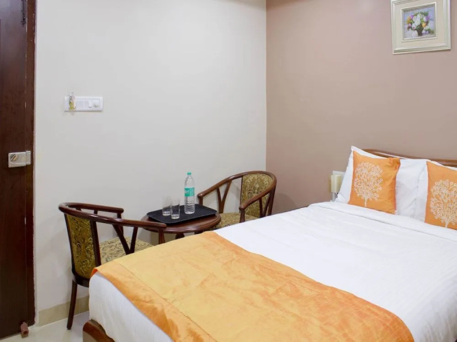 Collection O 5072 Padmini Hotel