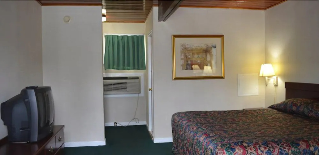 Paramount Motel