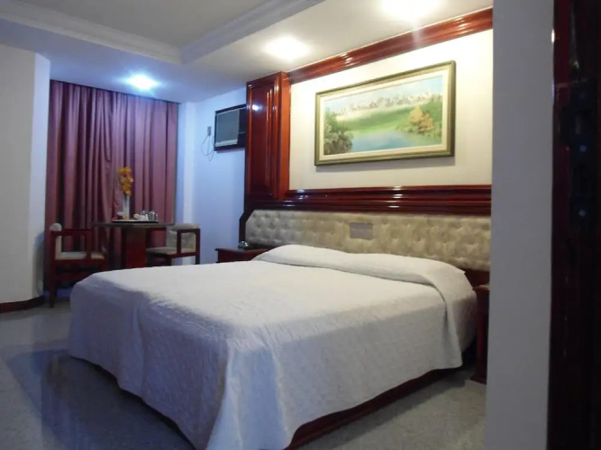 Maxim Plaza Hotel