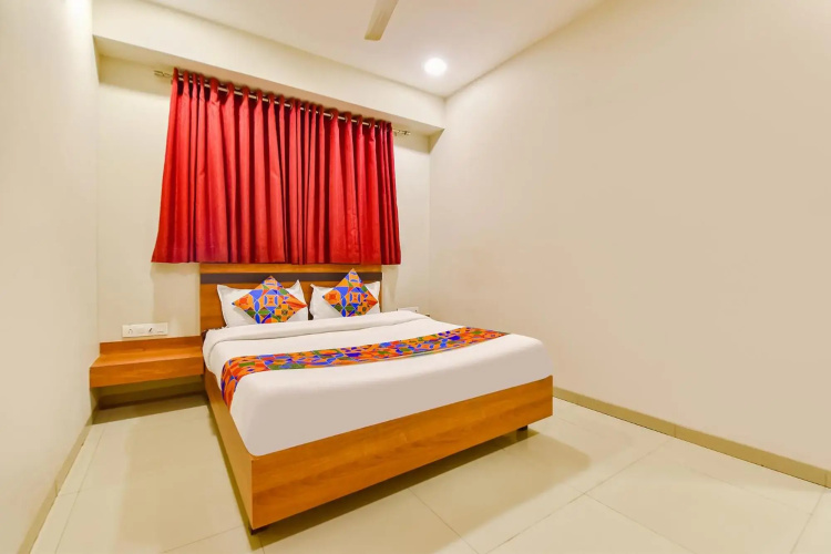 Flagship 76949 Hotel Happinex