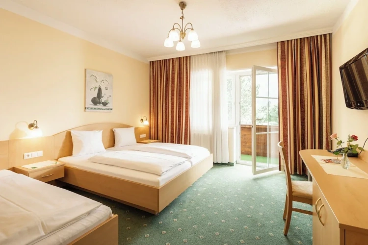 Standard Triple room with balcony
