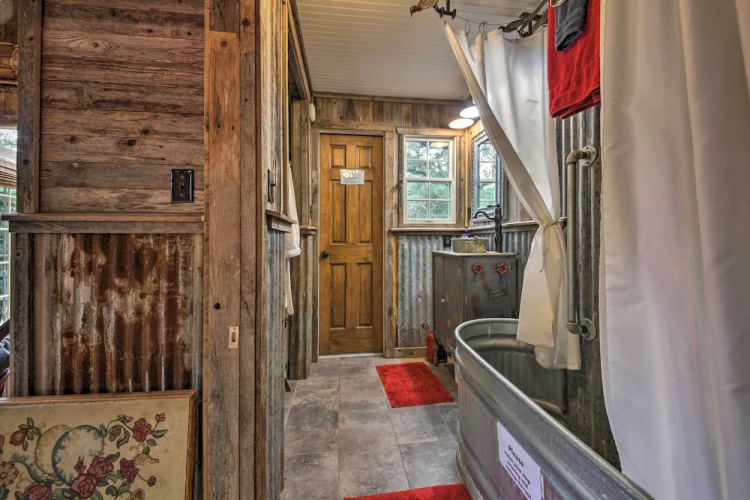 Snuggle Inn' Wimberley Cabin w/Fire Pit+Deck