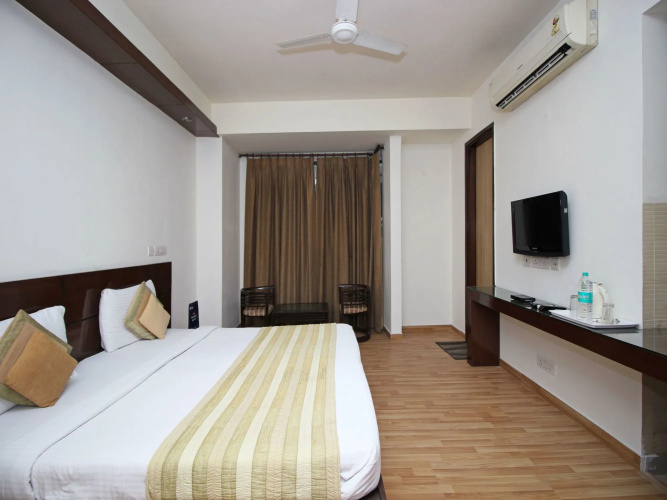 Merriment Hotel Sec 31 by OYO