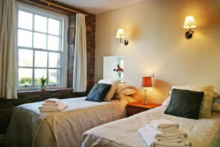 Ecclefechan Hotel