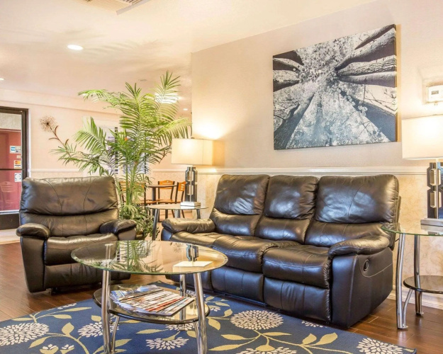 Rodeway Inn & Suites Colton-Riverside