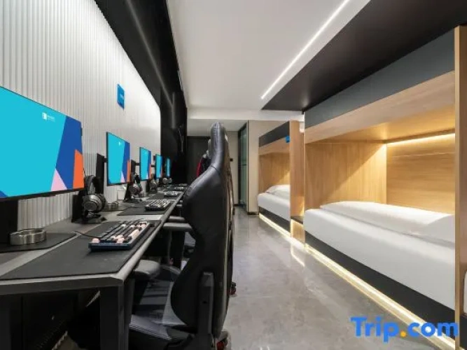 Standard Quintuple room with city view