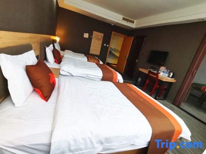 Deluxe Triple Suite