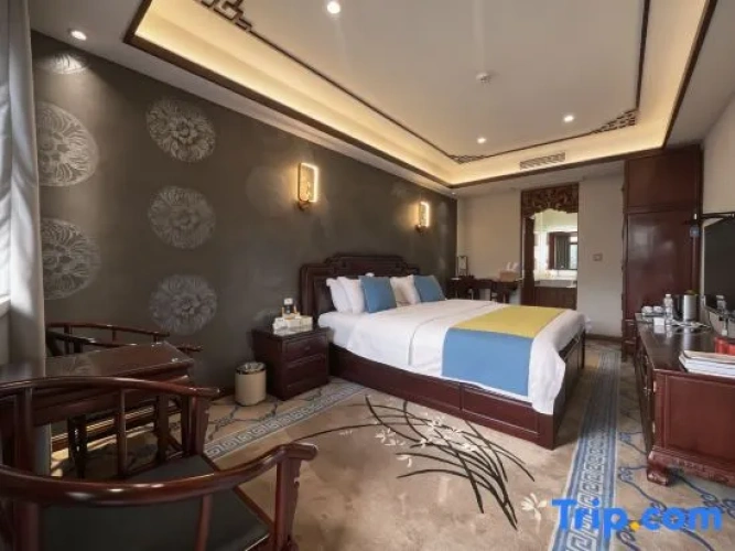 Deluxe Double room with courtyard view
