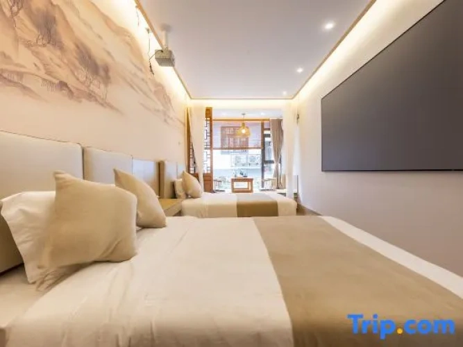Standard Twin room with river view