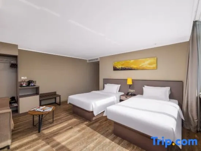 Standard Twin room with view