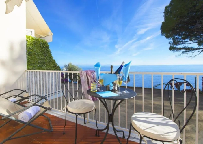 Standard Triple room with balcony and with sea view