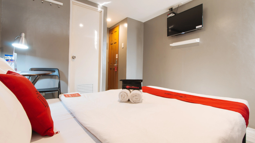 RedDoorz @ Hotel Rosemarie