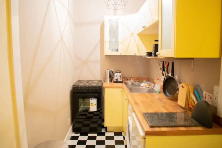 1 Bedroom Flat by Leith Walk