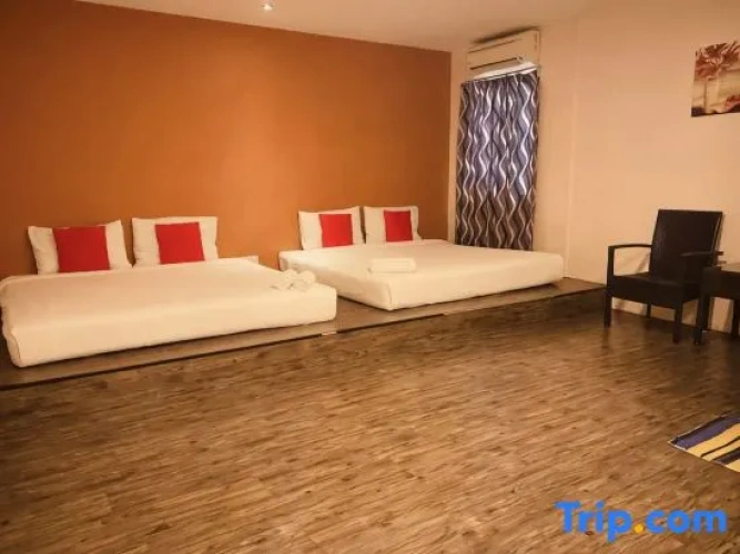 Quadruple Family Suite