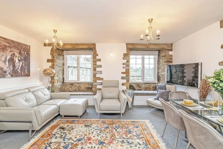 3 Bedrooms Family Apartment with river view