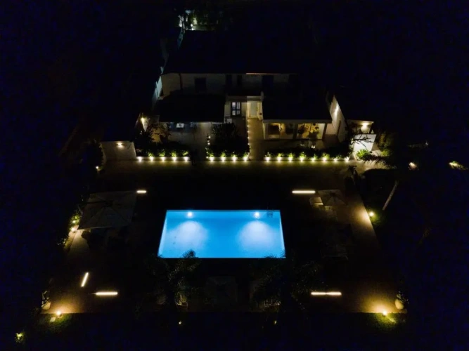 2 Bedrooms Villa