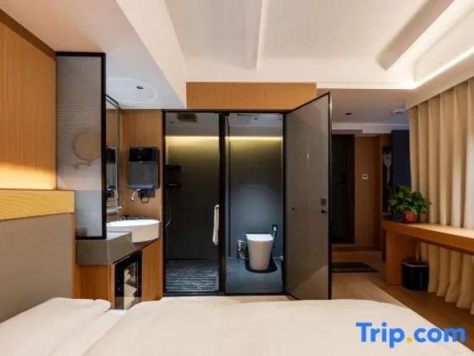 2 Bedrooms Business Duplex Suite with balcony