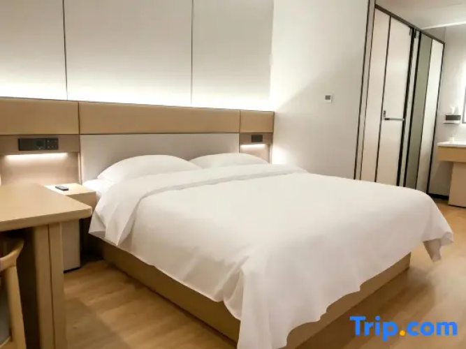 Deluxe Triple Suite
