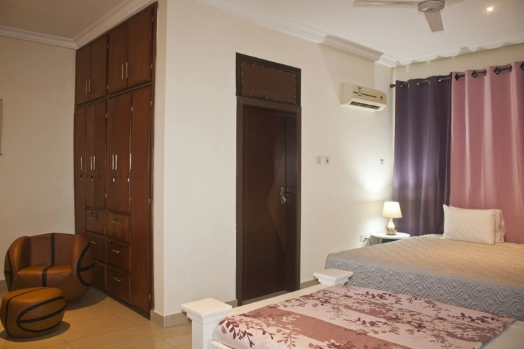 At Home Boutique Hostel & Suite