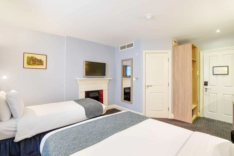 Triple room