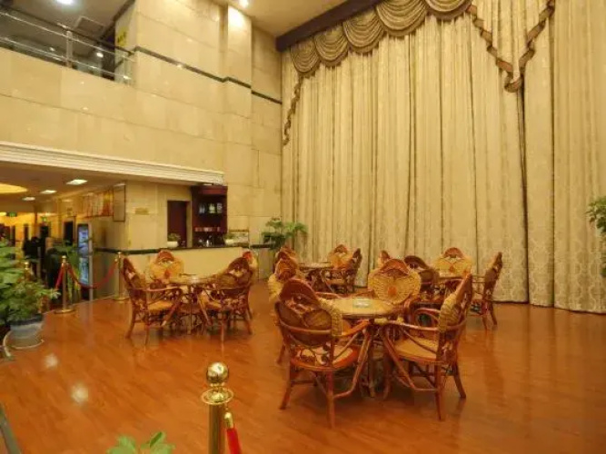Runhua Junyue Hotel