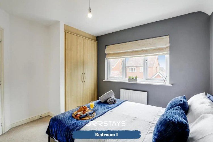 JRR Stays - Chorley - 3 Bed House with Hot Tub