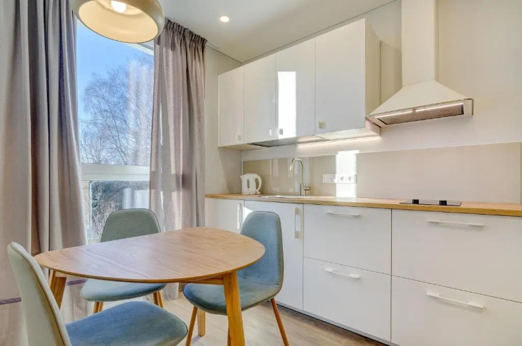 Center Apartment 10A