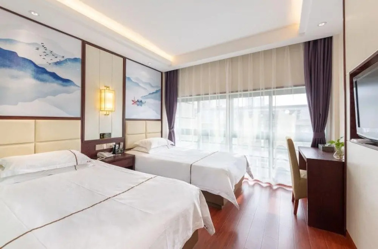 Yiwu Luckbear Hotel