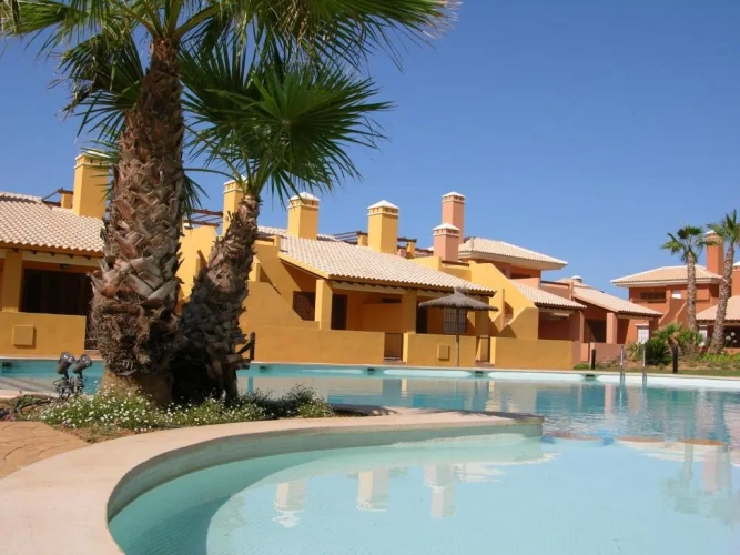 2 Bedrooms Bungalow