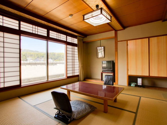 Japanese-style room