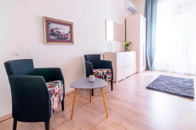Jevrejska-Central Studio with Free Parking