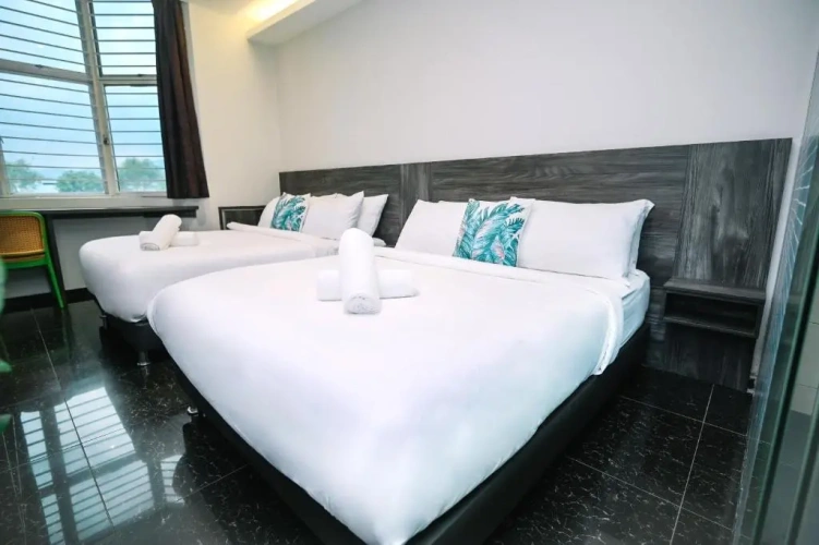 Deluxe Quadruple Family room