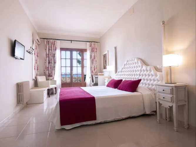 Superior Double room with balcony and with sea view