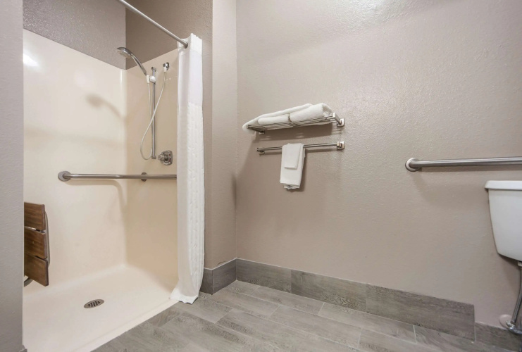 Quality Inn & Suites Omaha Chalco