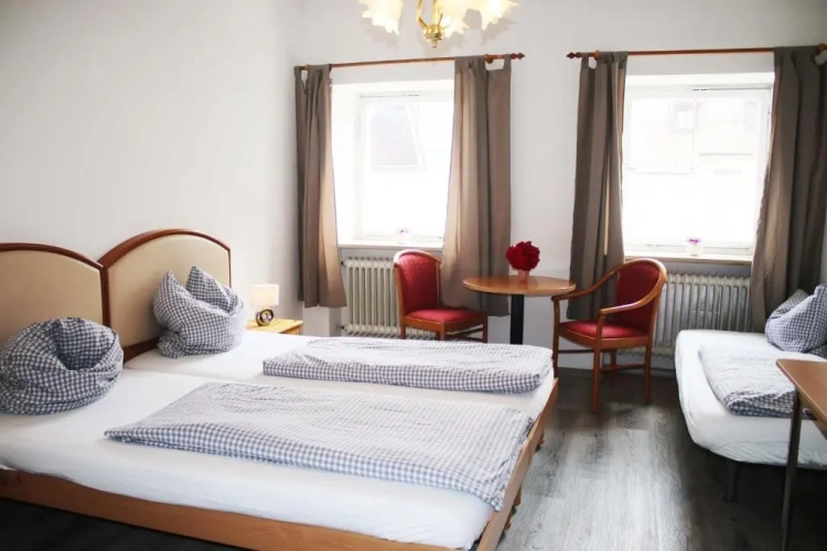 Standard Triple room