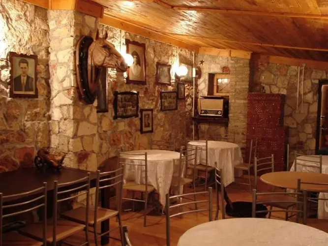 Hellios Inn