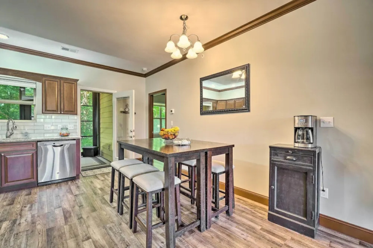 Cozy Townsend Condo, Resort-style Amenities!
